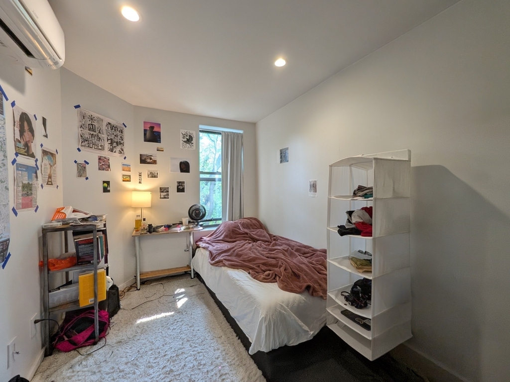 738 E 6th Street - Photo 4