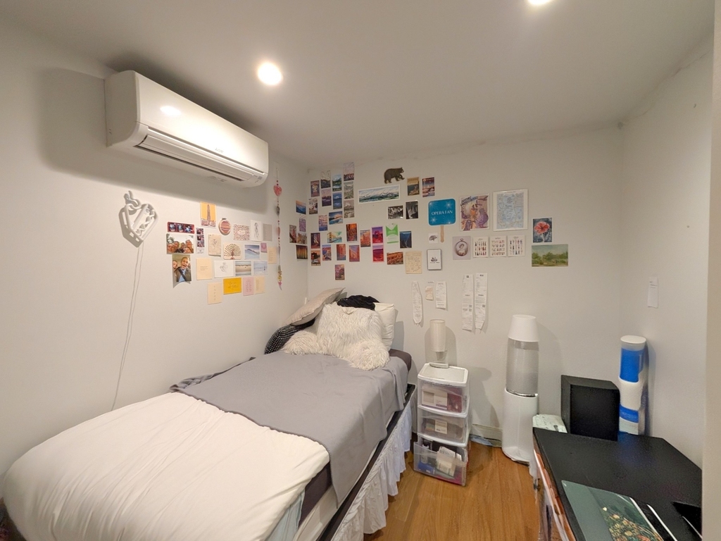 738 E 6th Street - Photo 2