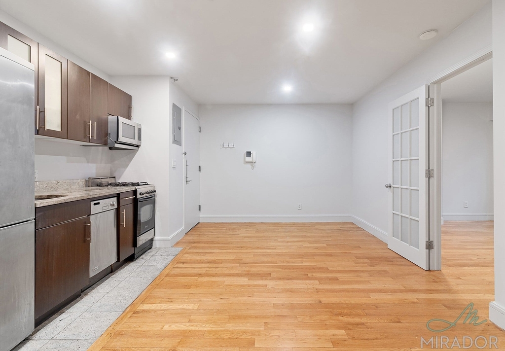 636 E 11th Street - Photo 11
