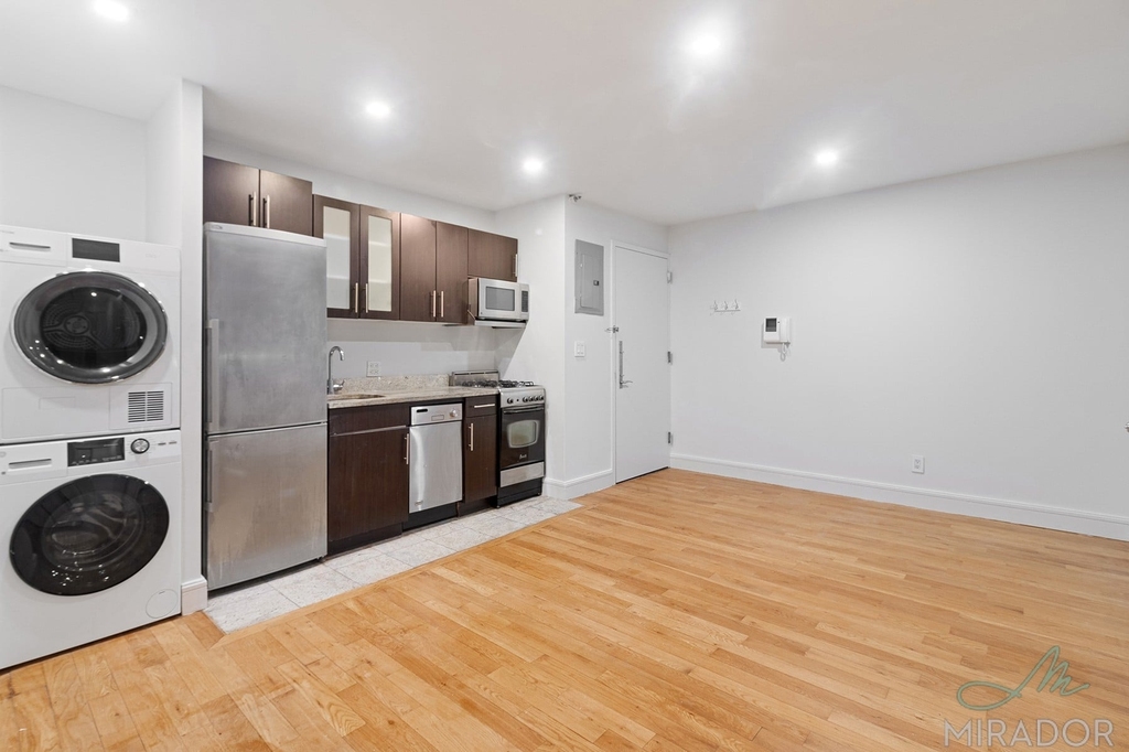 636 E 11th Street - Photo 10