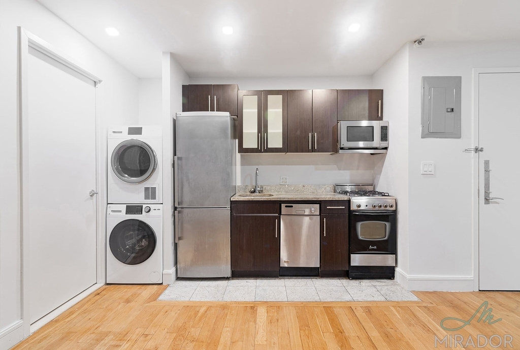 636 E 11th Street - Photo 13