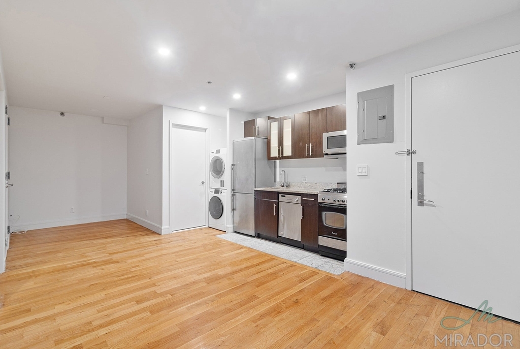 636 E 11th Street - Photo 8