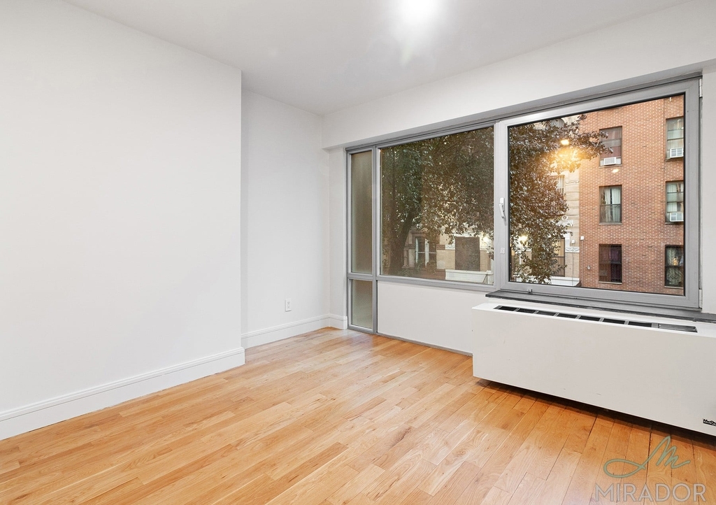 636 E 11th Street - Photo 18