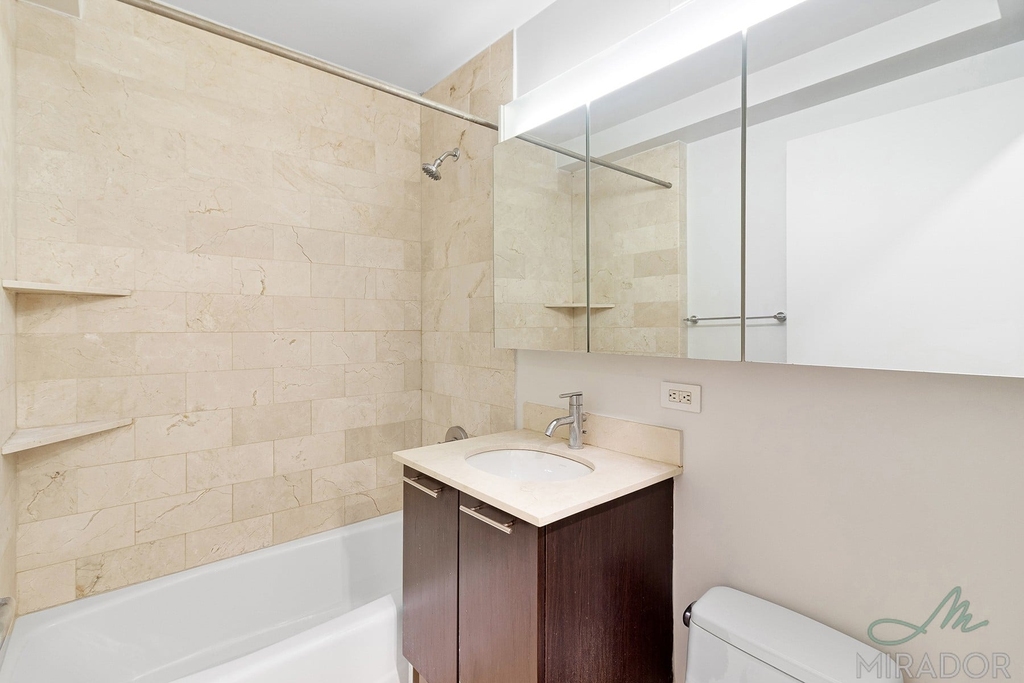 636 E 11th Street - Photo 17
