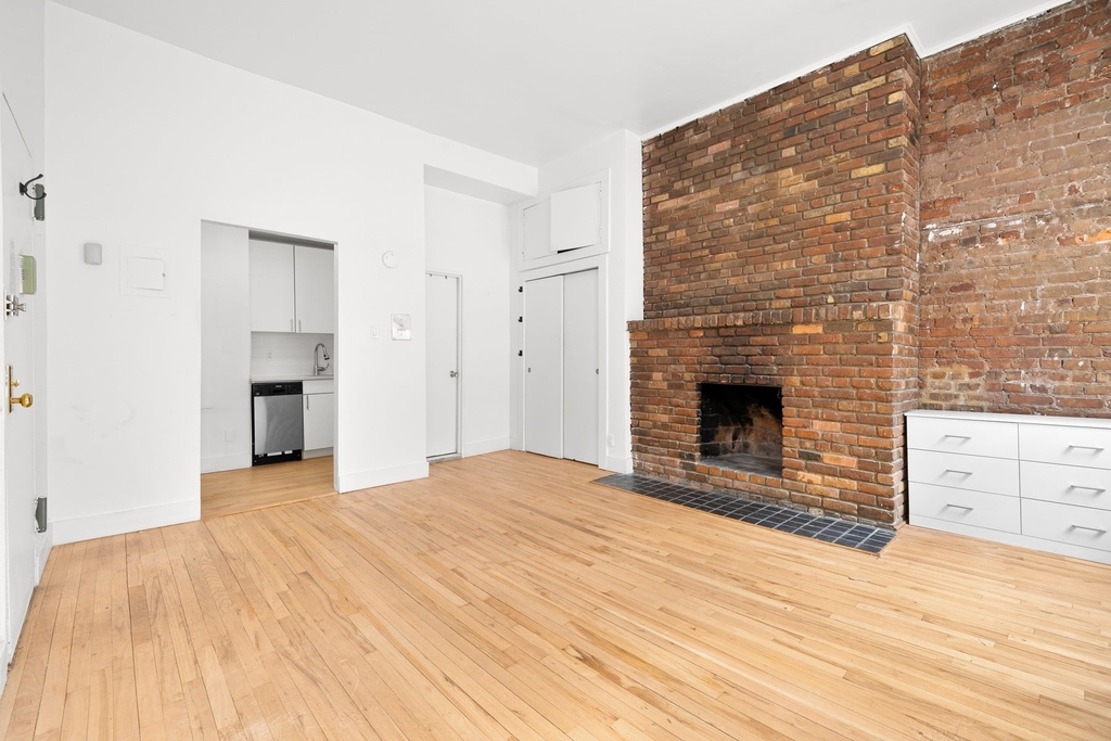 341 W 19th Street - Photo 2