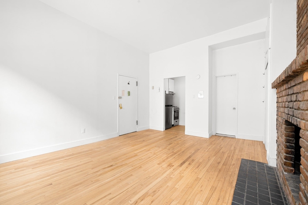 341 W 19th Street - Photo 3