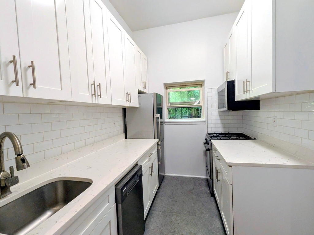 339 W 19th Street - Photo 3