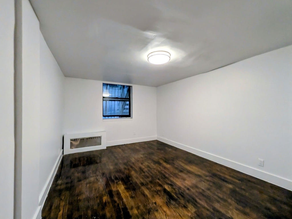 339 W 19th Street - Photo 7
