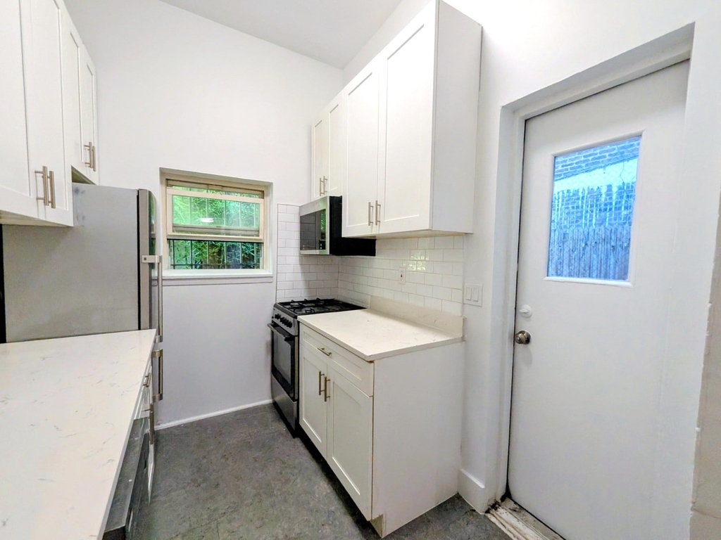 339 W 19th Street - Photo 4