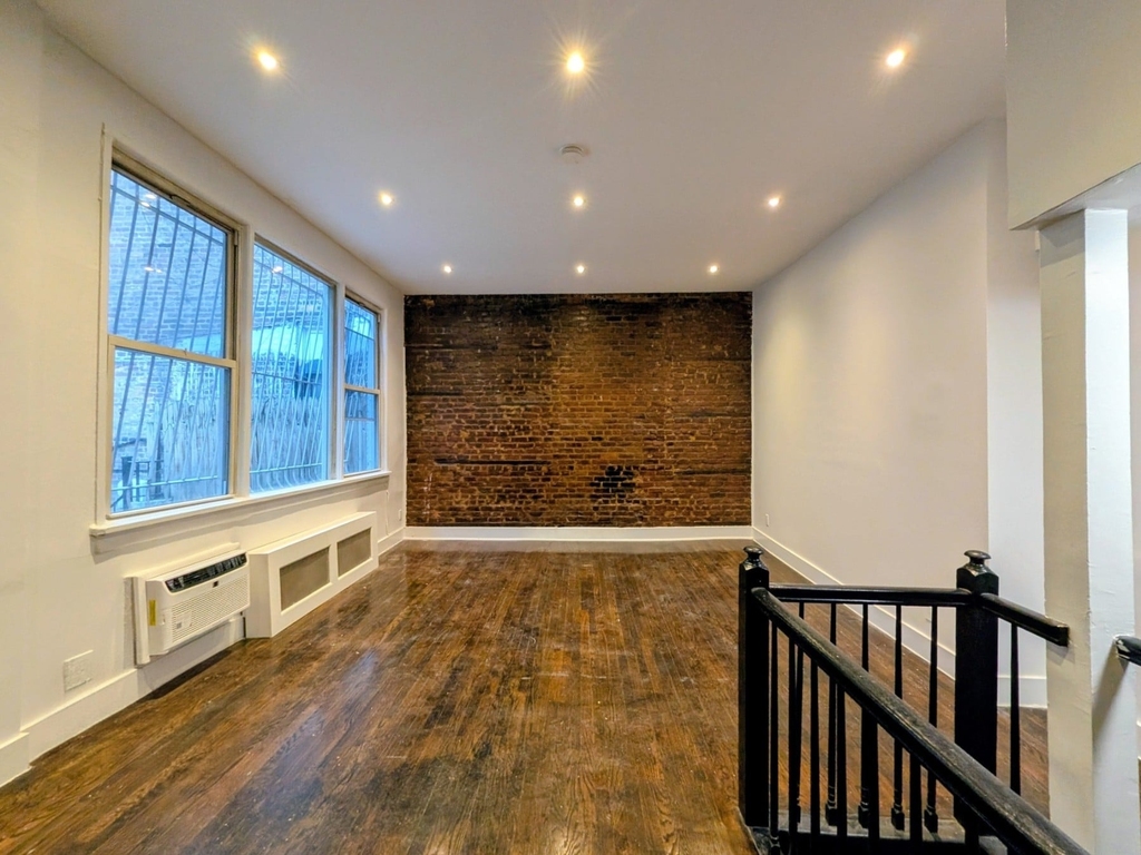 339 W 19th Street - Photo 2