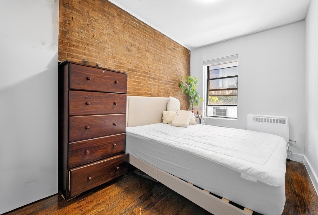 326 W 23rd Street - Photo 7