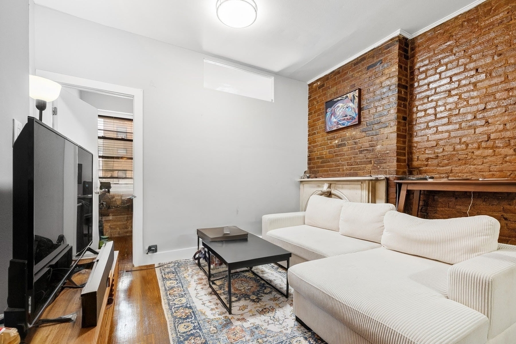 326 W 23rd Street - Photo 2