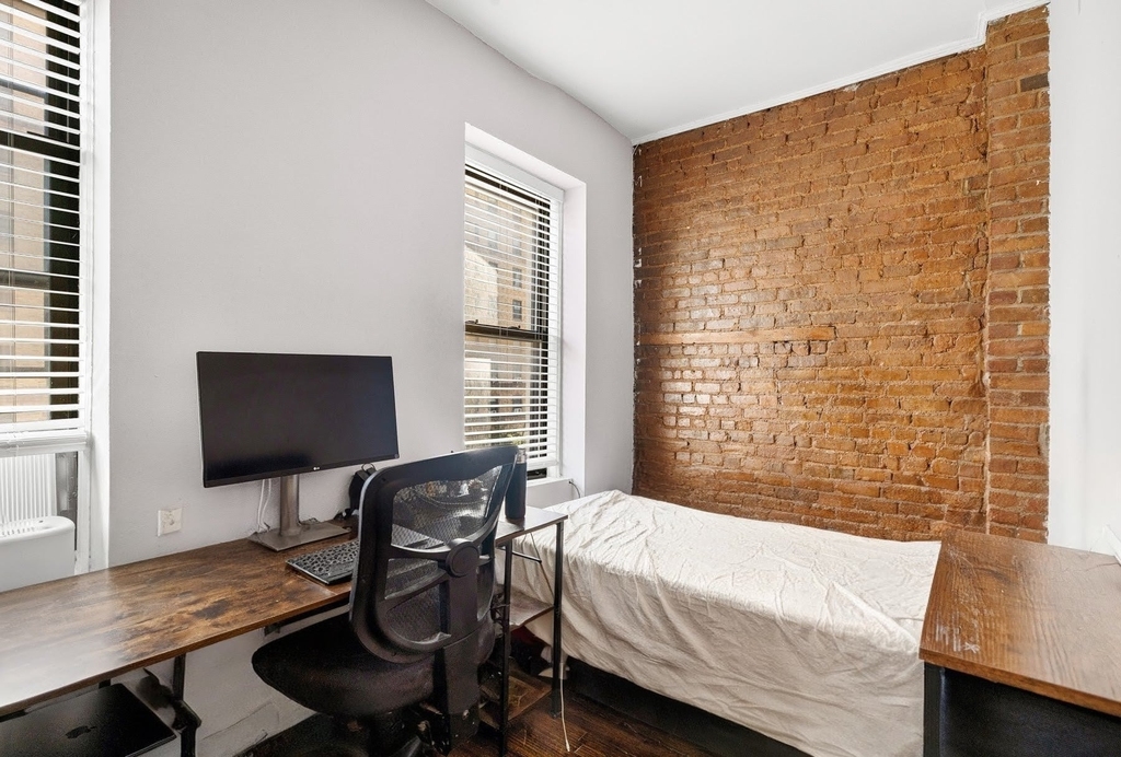 326 W 23rd Street - Photo 6