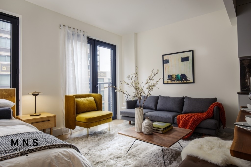 260 Gold Street - Photo 2