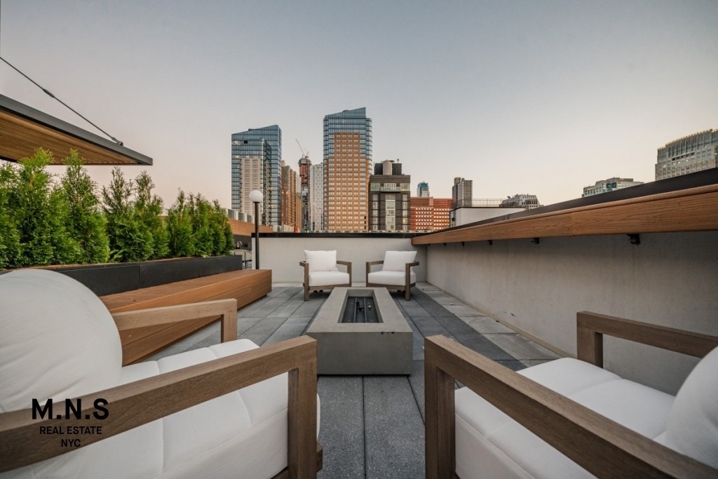 260 Gold Street - Photo 12