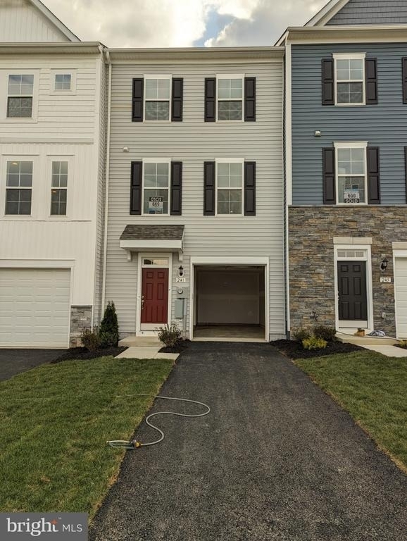 241 Hillsdale Place - Photo 0