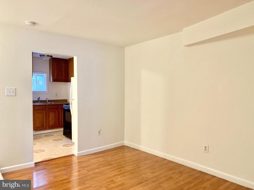 221 Baker Street - Photo 11