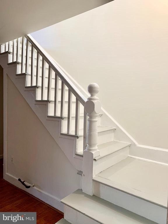 221 Baker Street - Photo 5