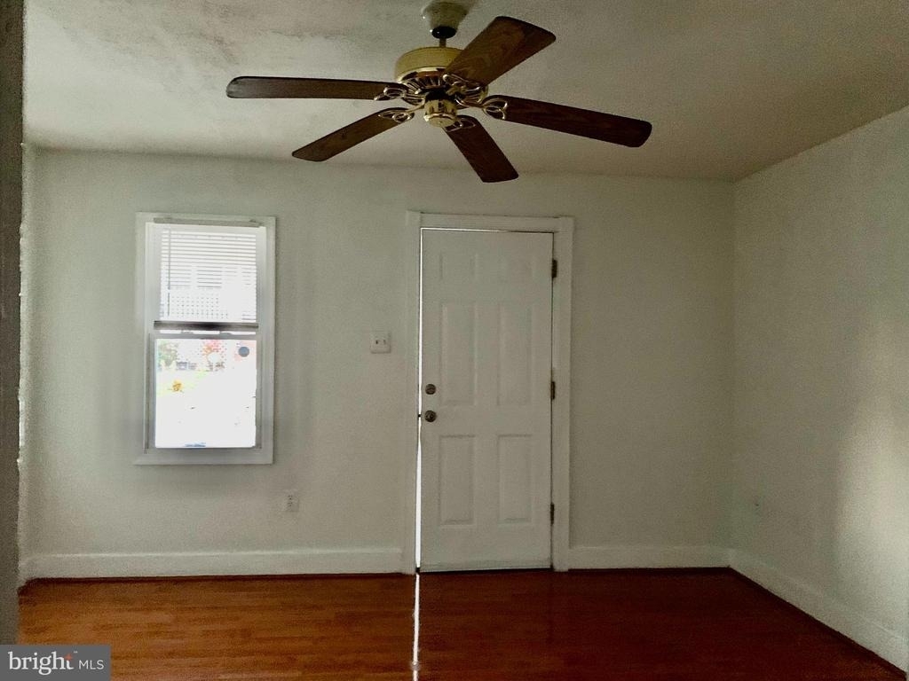 221 Baker Street - Photo 8