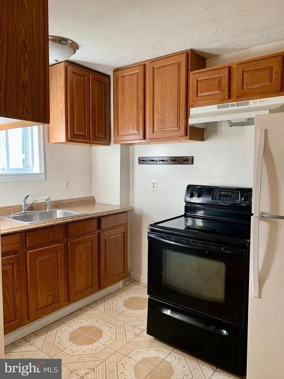 221 Baker Street - Photo 14