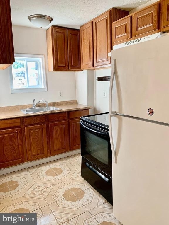 221 Baker Street - Photo 13