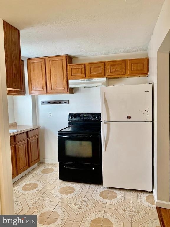 221 Baker Street - Photo 15