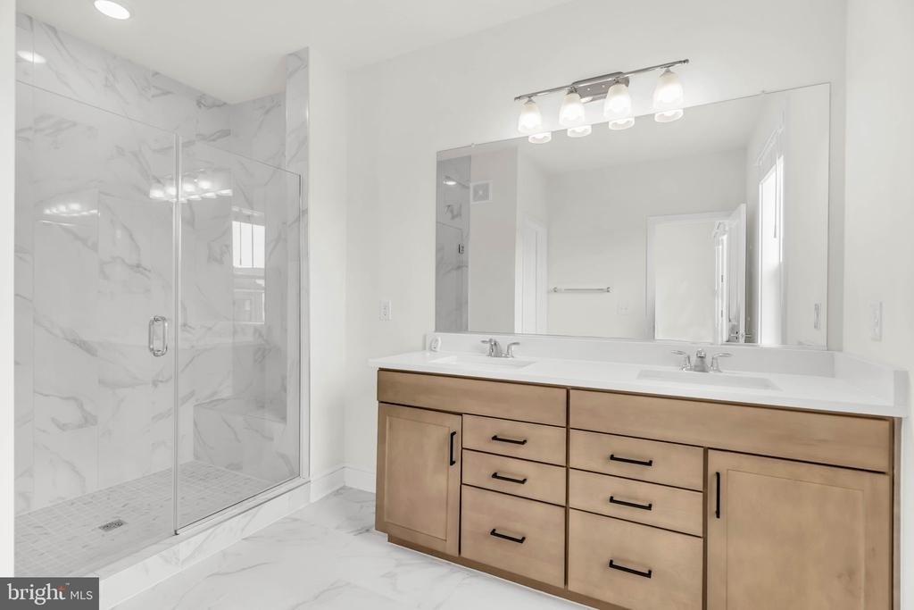 21807 Croxley Terrace - Photo 18