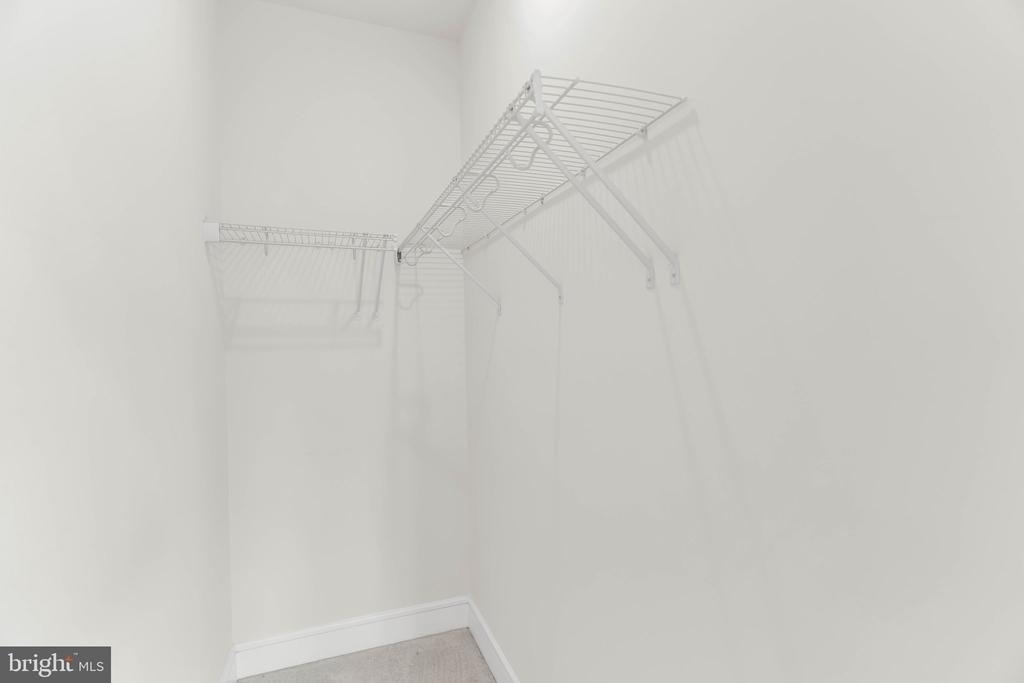 21807 Croxley Terrace - Photo 20