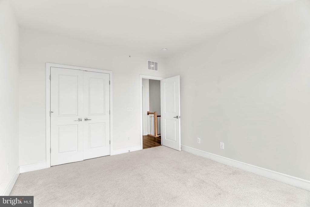 21807 Croxley Terrace - Photo 25