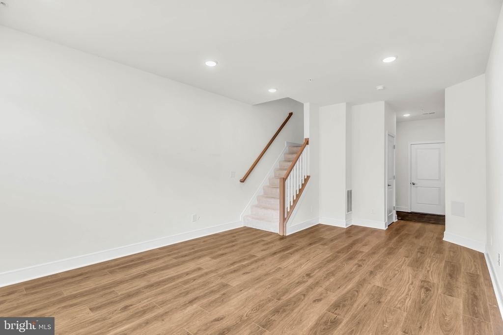 21807 Croxley Terrace - Photo 5