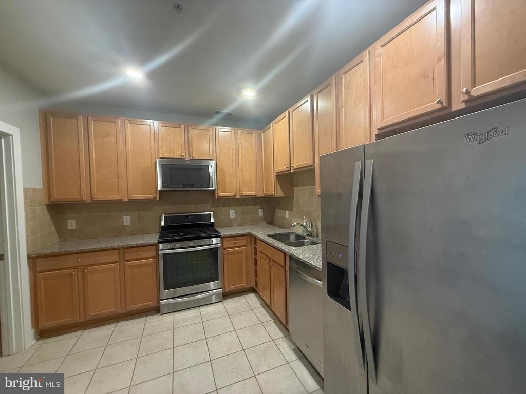 2907 Bleeker Street - Photo 2