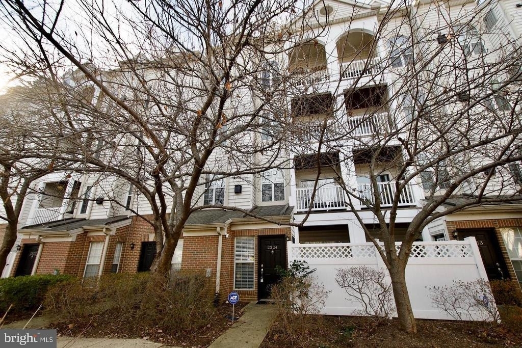 2324 Henshaw Place - Photo 2
