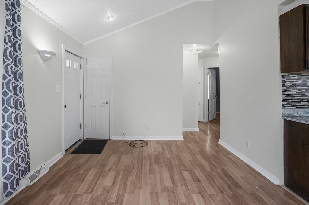 22000 Cunningham Avenue - Photo 6