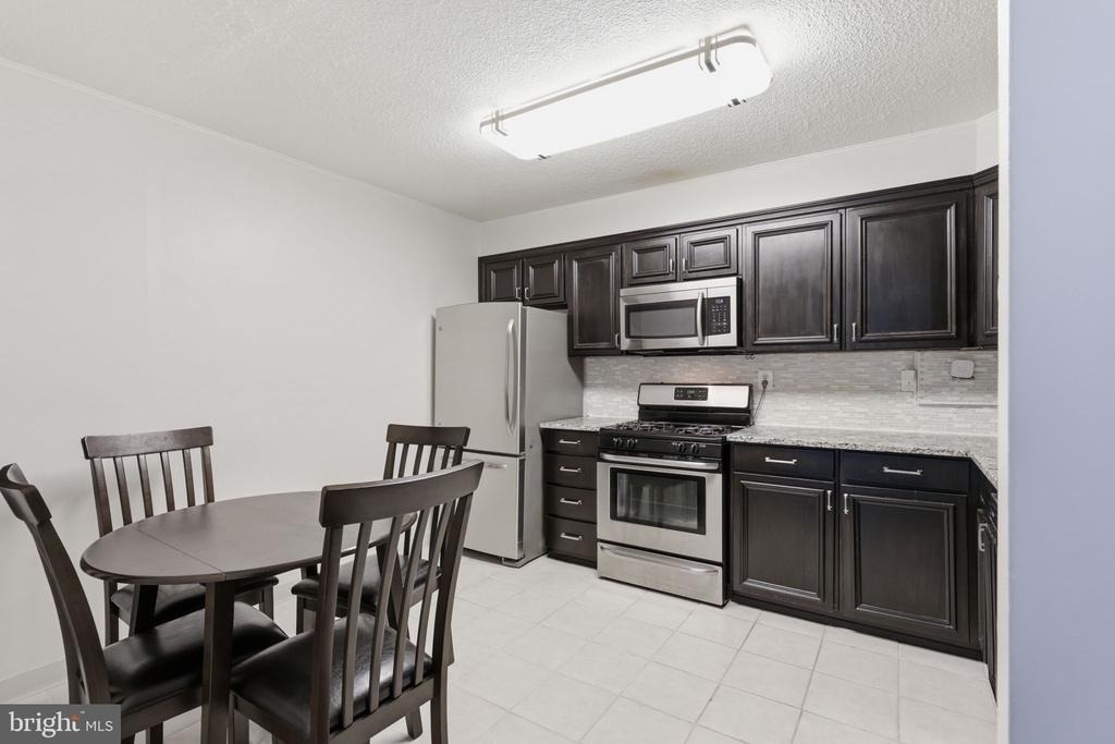 1300 Army Navy Drive - Photo 2