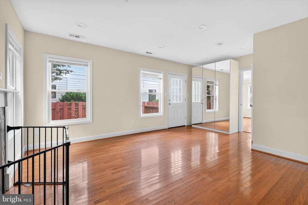 4705 22nd Street N - Photo 16