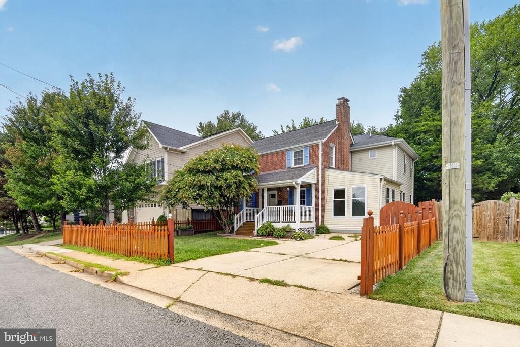 4705 22nd Street N - Photo 1