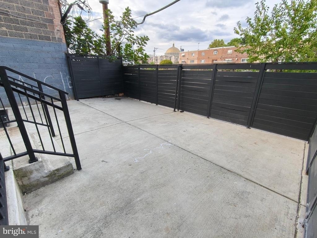 700 N Marshall Street - Photo 32