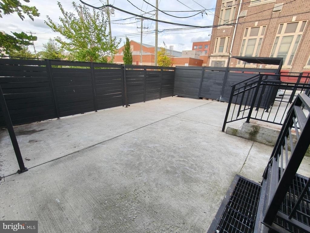 700 N Marshall Street - Photo 33