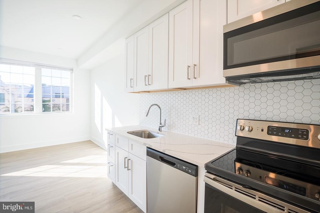 1324 Frankford Avenue - Photo 3
