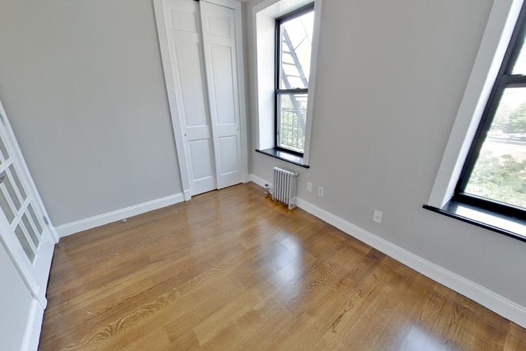 East 100th Street - Photo 3