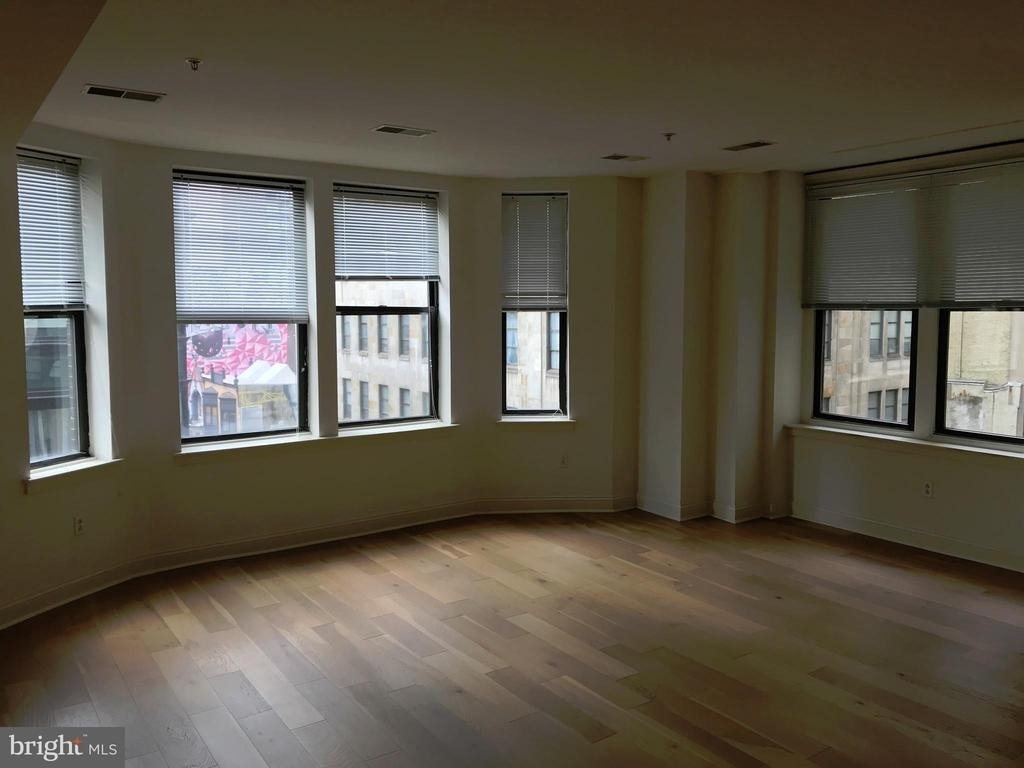 1229 Chestnut Street - Photo 2