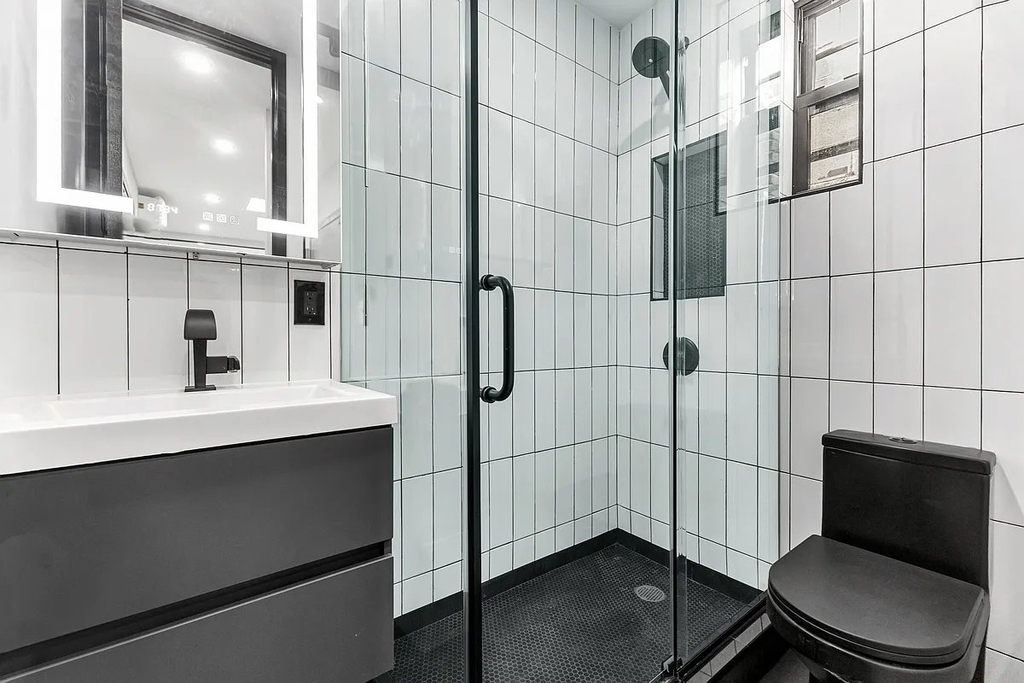 Copy of 438 West 52nd Street, Unit 12e - Photo 3