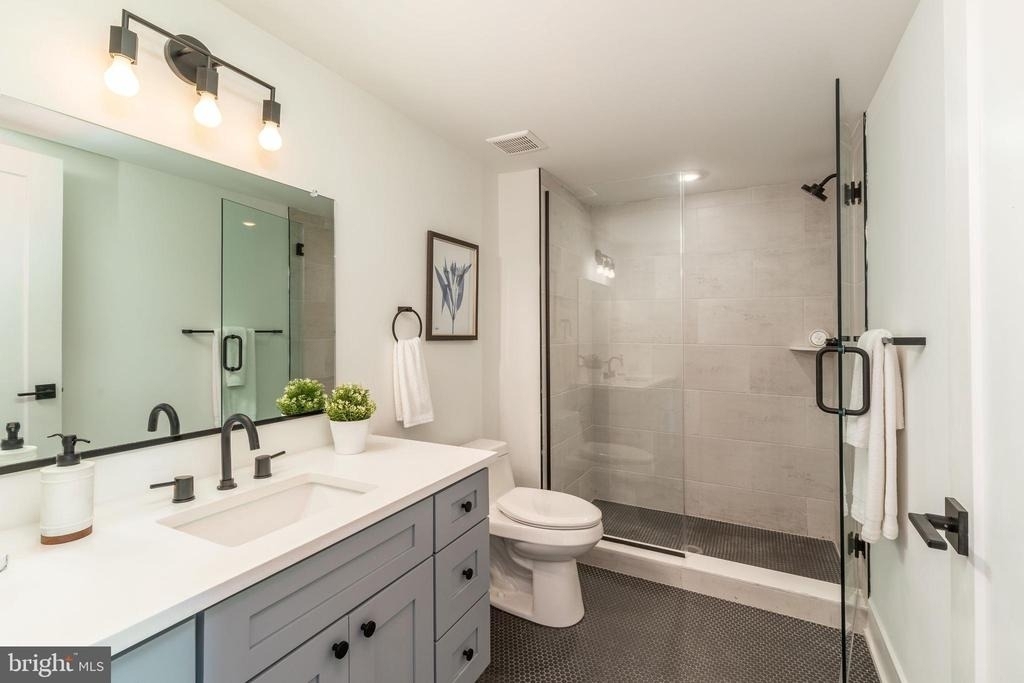 629 W Girard Avenue - Photo 38
