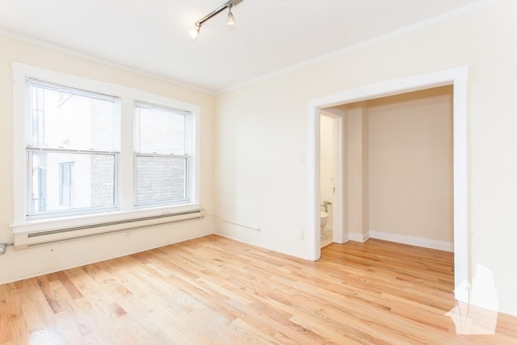 511 W Melrose - Photo 1