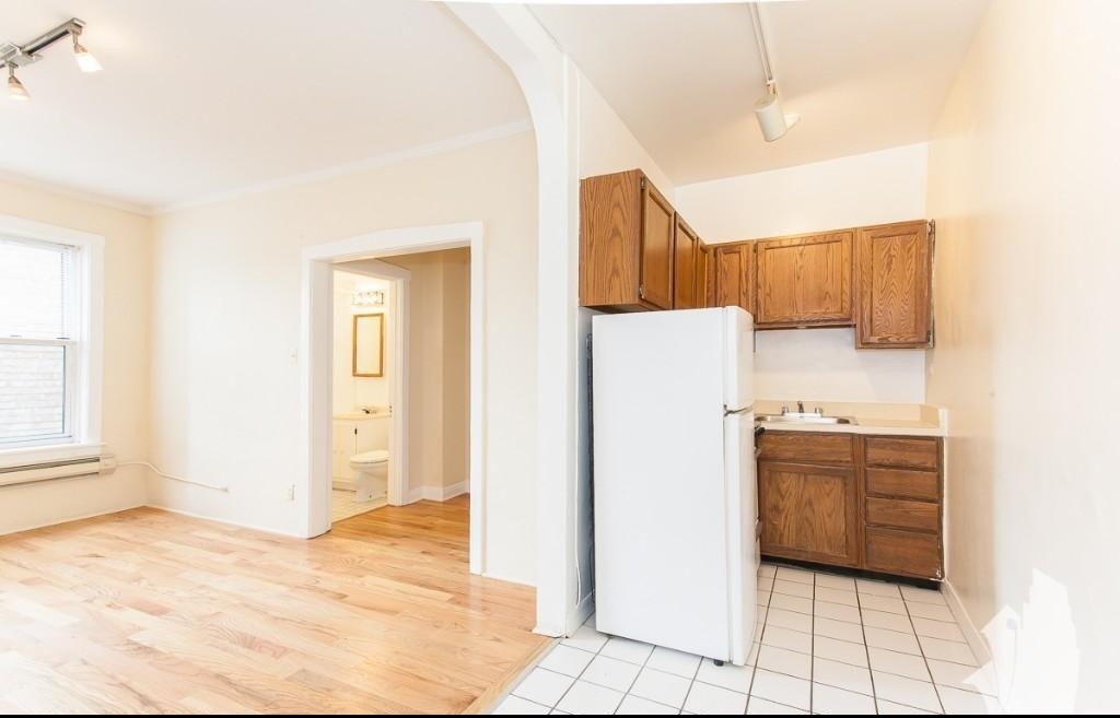 511 W Melrose - Photo 3