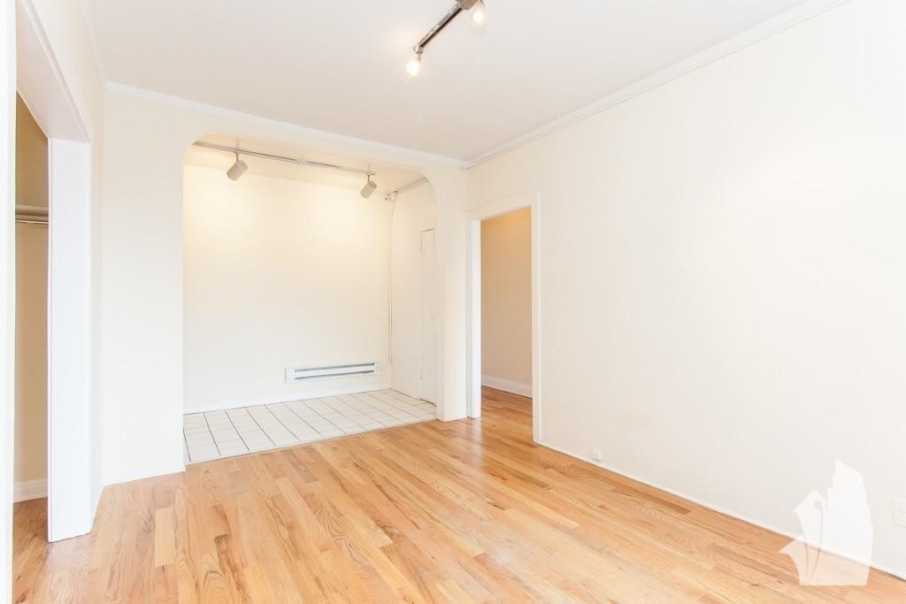 511 W Melrose - Photo 2