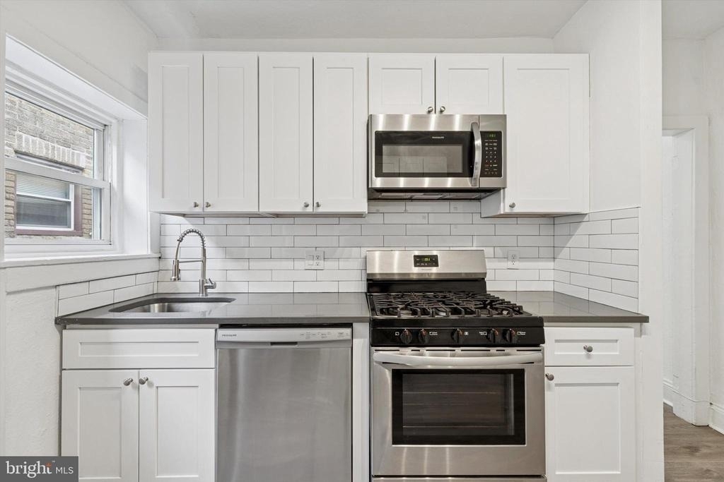 334 Lombard Street - Photo 12