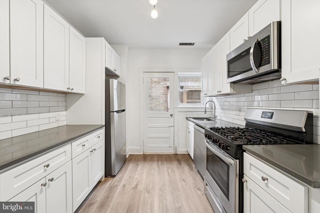 334 Lombard Street - Photo 7