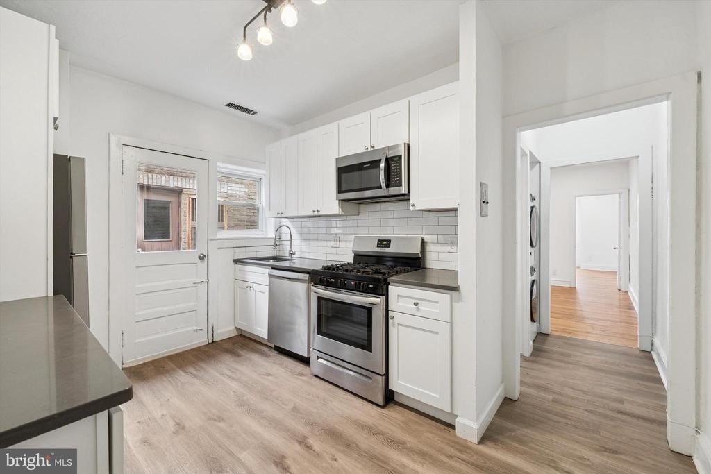 334 Lombard Street - Photo 0