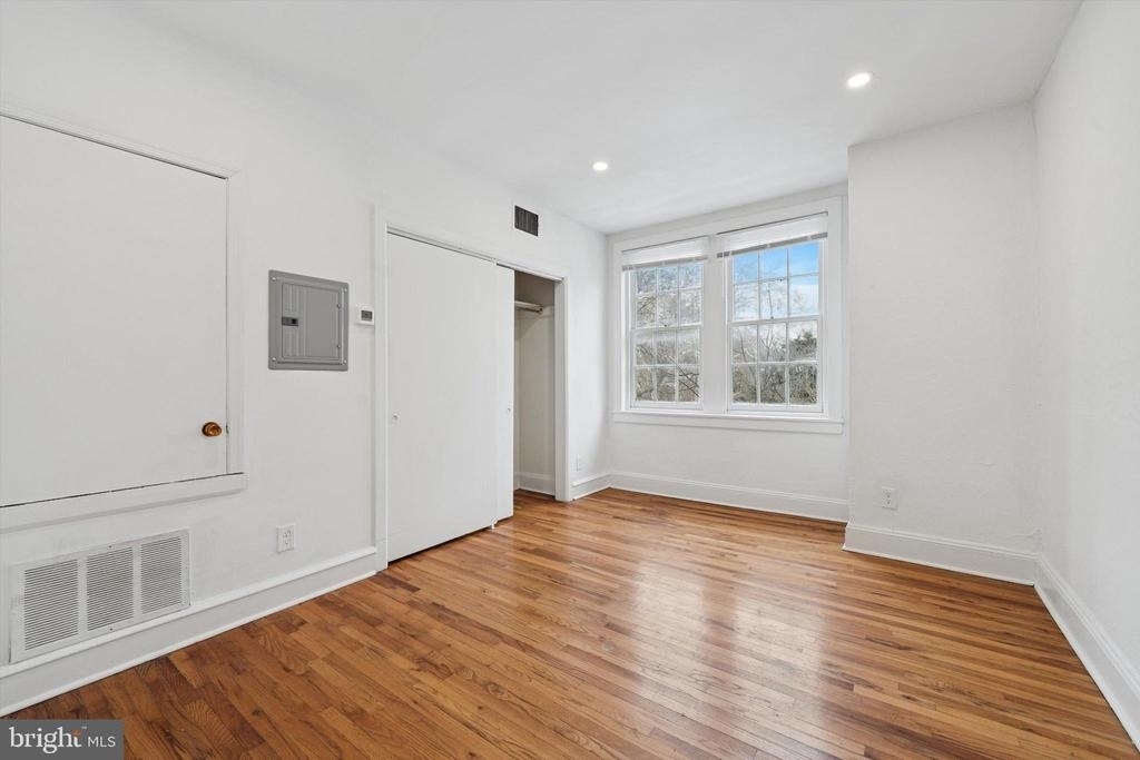 334 Lombard Street - Photo 1
